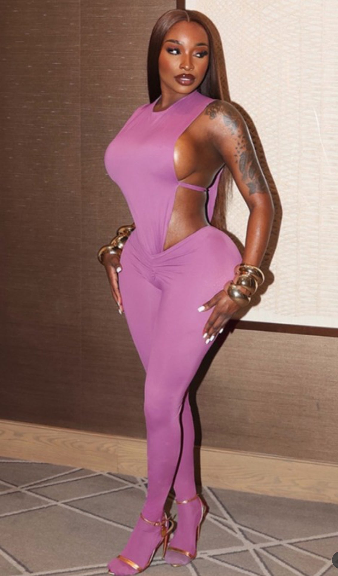 Hot gyal